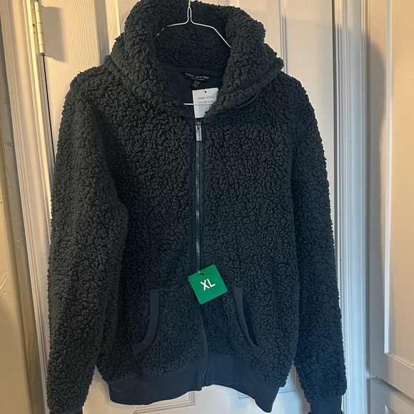 Marc New York Jackets & Blazers - Cozy green Sherpa Jacket with hood NWT Xl
